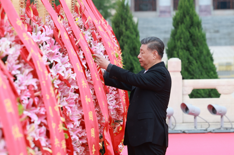 烈士紀（jì）念日向人民英雄（xióng）敬獻（xiàn）花籃儀式在京隆重舉行 習近平等黨和國家領導人出席